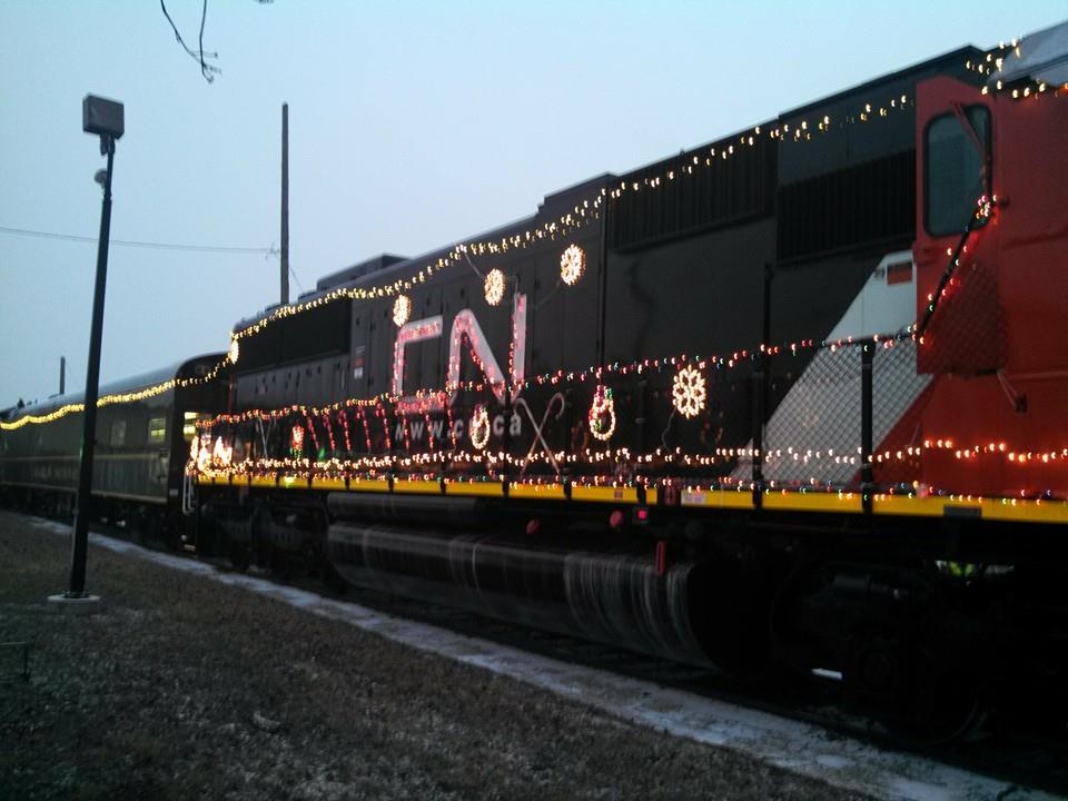 CN-IC Santa Train in Gibson City - ChambanaMoms.com